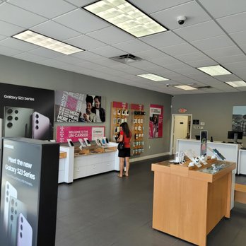 T-Mobile - Mobile Phones Near Me - Miami, Florida