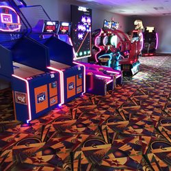 Hamilton Lanes and Entertainment Center - Nice game area