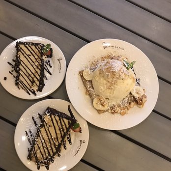 Cafe Bench - The three desserts! - Cafes Near Me - Flushing, New York