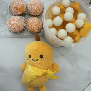 Hui Lau Shan - Coconut jelly & mango - Desserts Near Me - Elk Grove, California Hui Lau Shan - Coconut jelly & mango - Desserts Near Me - Elk Grove, California