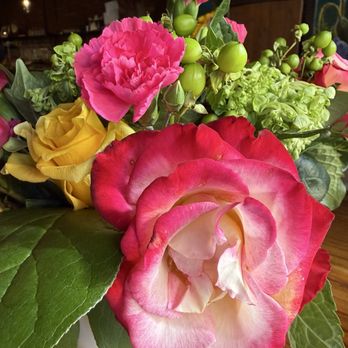 Burmatown - Gorgeous flower arrangement with fragrant roses! - Burmese Near Me - Corte Madera, California