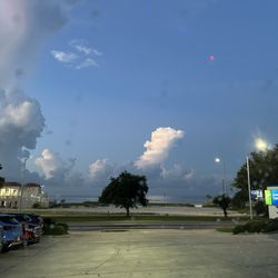 Holiday Inn Express Biloxi - Beach Blvd - Beautiful sky