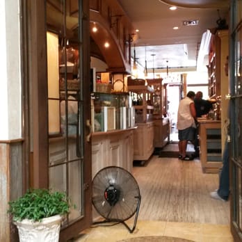 Le Petit Café - You walk through the kitchen to get to the back garden room. View here is toward front door. - Coffee & Tea Near Me - Brooklyn, New York