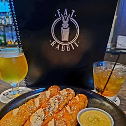 The Fat Rabbit Pub - Pretzel Flight & Drinks