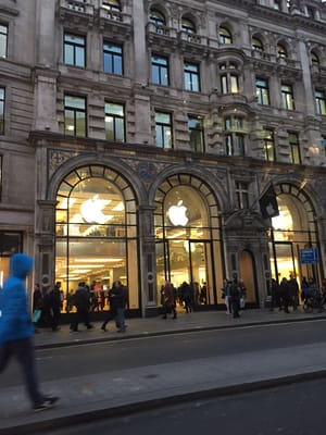 Apple Regent Street by null