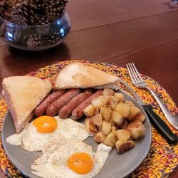 Denny's Restaurant - And finally what sausage and egg breakfast should look like. There was no presentation at Denny's