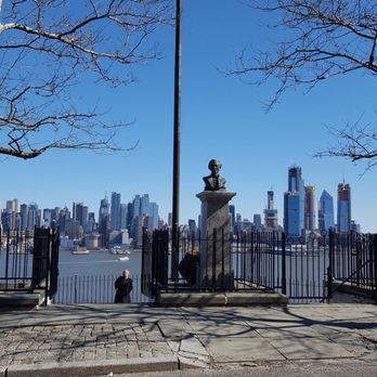 Hamilton Park - The park and breathtaking view of NY - Parks Near Me - Weehawken, New Jersey
