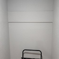 Motel 6 San Ysidro - No place to hang clothes