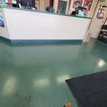 Sun Auto Service - Entrance full of dust and trash all over the floor. - Auto Repair Near Me - North Las Vegas, Nevada