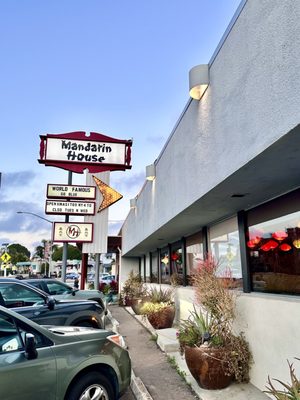 Mandarin House by null