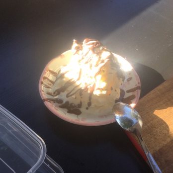 Vegeme - Ice cream w/ chocolate sauce - Vegetarian Near Me - South Brisbane, QLD