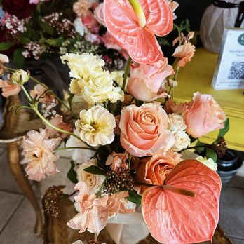Olivia Coffee & Flower - Pre-made arrangements for Valentine's Day - Florists Near Me - Oakland, California Olivia Coffee & Flower - Pre-made arrangements for Valentine's Day - Florists Near Me - Oakland, California