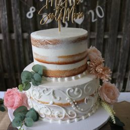 Naked cake- vanilla cake/cookies& cream filling