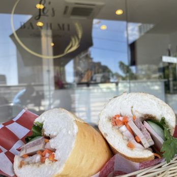 Le’s Banh Mi - Saigon Special Banh Mi - Cafes Near Me - Honolulu, Hawaii Le’s Banh Mi - Saigon Special Banh Mi - Cafes Near Me - Honolulu, Hawaii