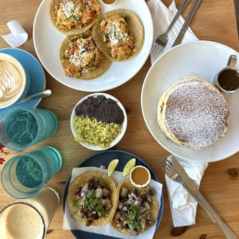 Esencia Urban Kitchen - Breakfast tacos, pancakes, carnitas tacos, cafe con leche, brown sugar sage latte - Cafes Near Me - Chicago, Illinois Esencia Urban Kitchen - Breakfast tacos, pancakes, carnitas tacos, cafe con leche, brown sugar sage latte - Cafes Near Me - Chicago, Illinois