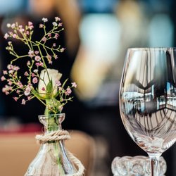 Otto's - Otto´s Restaurantschiff gedeckter Tisch Fischrestaurant Hafenbar