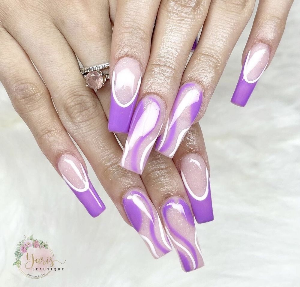 Yari’s Beautique Logo