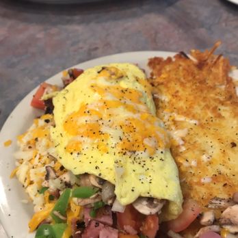 M & M Ranch House - Country fried steak and omelette with hash browns delicious - American Near Me - Red Bluff, California