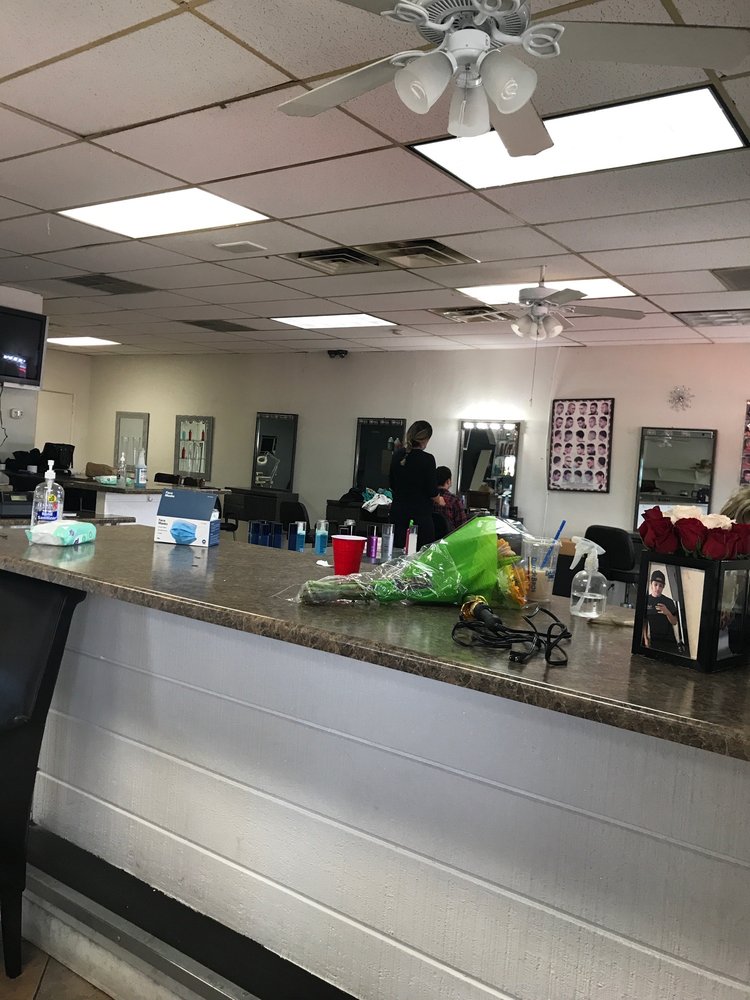 ALEJANDRAS ESTETICA Y BARBERIA 16428 N 32nd St, Phoenix, Arizona