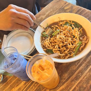 Saranrom Thai - Thai Near Me - Elmhurst, New York