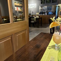 Vee's Bistro