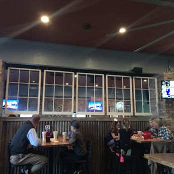 Johnny's New York Style Pizza - bar seating at Johnny's - Italian Near Me - Douglas, Georgia