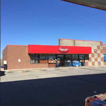 Kum & Go - the front of a grocery store - Convenience Stores Near Me - Ames, Iowa
