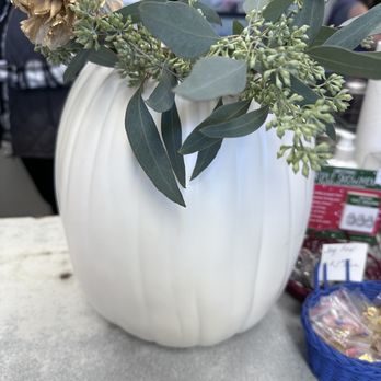 Lee Anne's Mastic Flower Shoppe - Florists Near Me - Mastic, New York