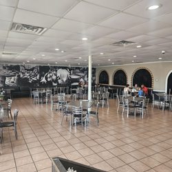 Rosi's Salvadoran Fusion Cuisine - Inside dining space