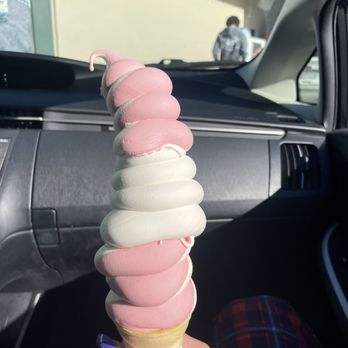 Meadowlark Dairy - Strawberry and Oatmilk Vanilla - Ice Cream & Frozen Yogurt Near Me - Pleasanton, California Meadowlark Dairy - Strawberry and Oatmilk Vanilla - Ice Cream & Frozen Yogurt Near Me - Pleasanton, California