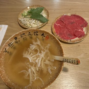Top Pho - Rice Noodle Soup with Beef Tripe and side of sliced beef (requested no cilantro and onions) - Vietnamese Near Me - Hicksville, New York Top Pho - Rice Noodle Soup with Beef Tripe and side of sliced beef (requested no cilantro and onions) - Vietnamese Near Me - Hicksville, New York