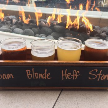 21 Square Bar + Kitchen - Bars Near Me - Torrance, California