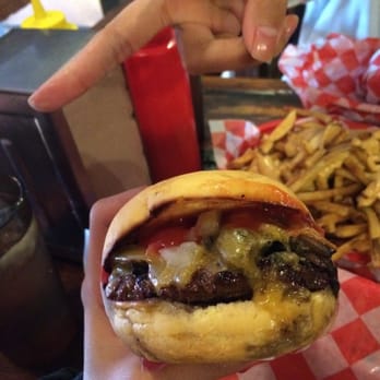 Lil Woody's - Lil Woody's with sautéed mushrooms - Burgers Near Me - Seattle, Washington