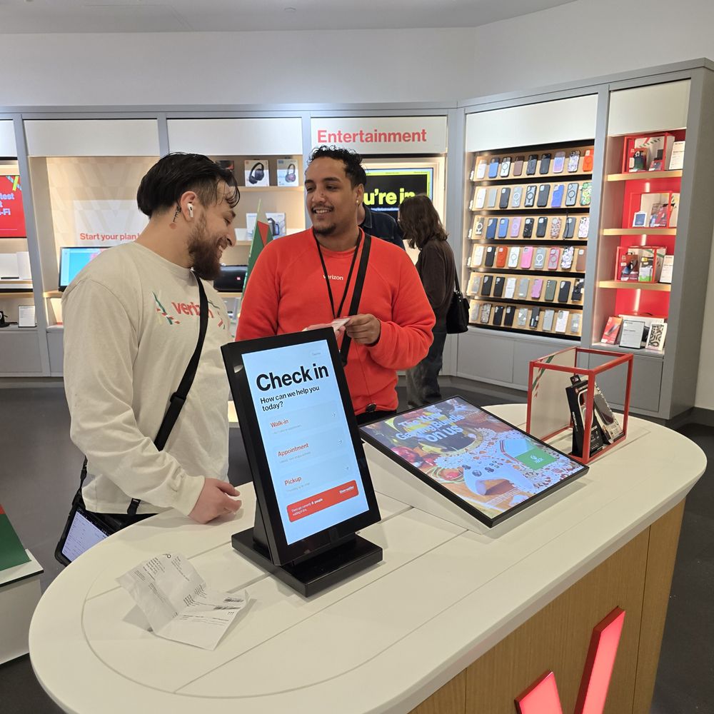 Verizon - Check-in, with the great helper to the left there, Steve, I think his name was! - Mobile Phones Near Me - Short Hills, New Jersey Verizon - Check-in, with the great helper to the left there, Steve, I think his name was! - Mobile Phones Near Me - Short Hills, New Jersey