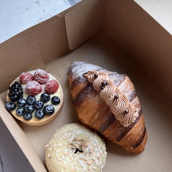 Bonrue Bakery - Fresh fruit tart, passion fruit doughnut, milk chocolate filled croissant - Bakeries Near Me - St George, Utah