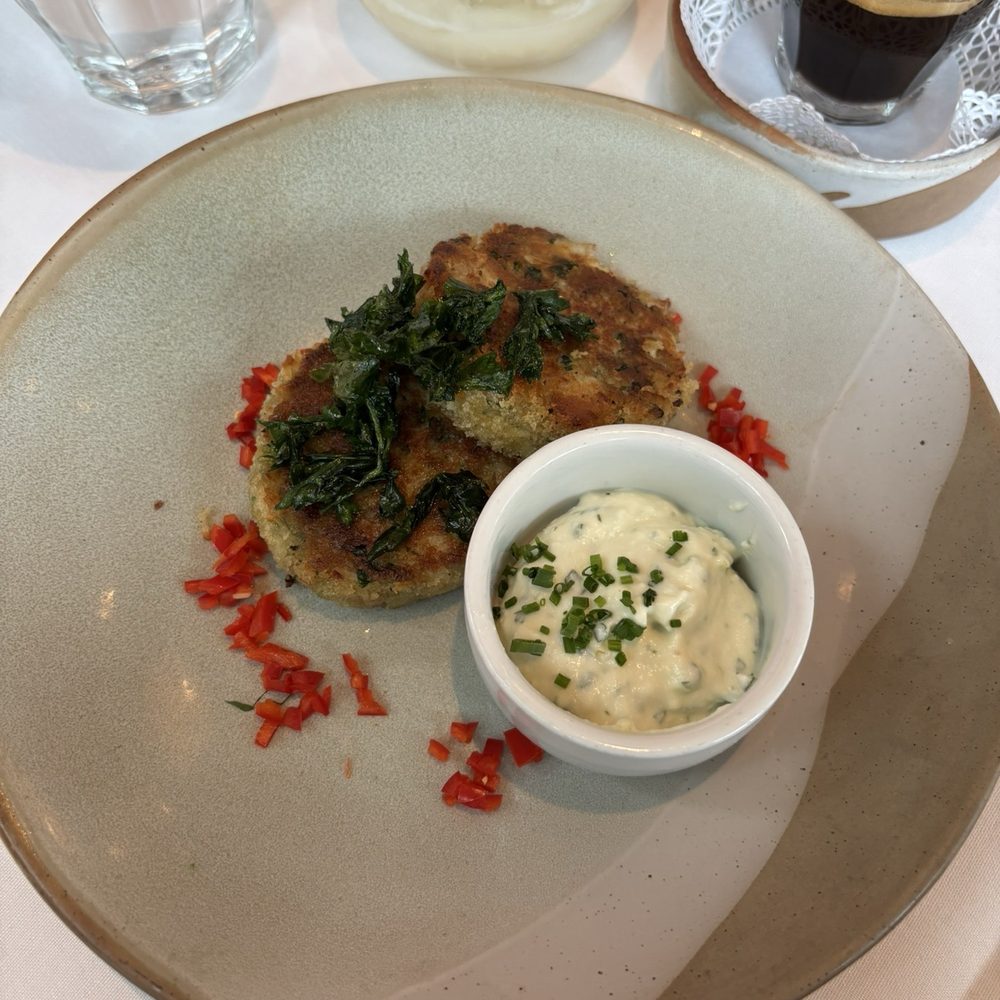 Graffiti Raw - Crab Cake - Seafood Near Me - Houston, Texas