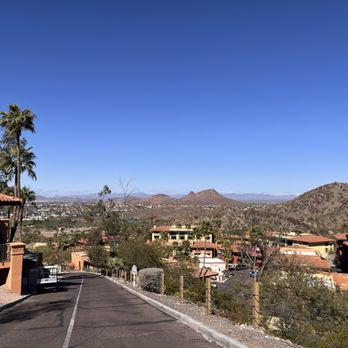 Hilton Phoenix Tapatio Cliffs Resort - Hotels Near Me - Phoenix, Arizona
