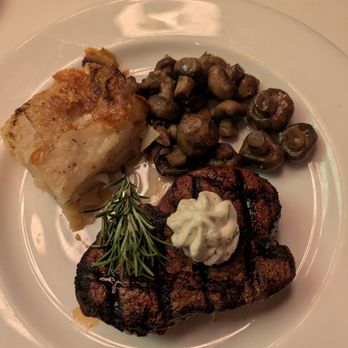 Harris' Restaurant - Filet mignon with scalloped potatoes - Steakhouses Near Me - San Francisco, California Harris' Restaurant - Filet mignon with scalloped potatoes - Steakhouses Near Me - San Francisco, California