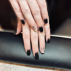 Q Spa Nails - #Relax #Refresh #Renew
Classy black nails with some pop!