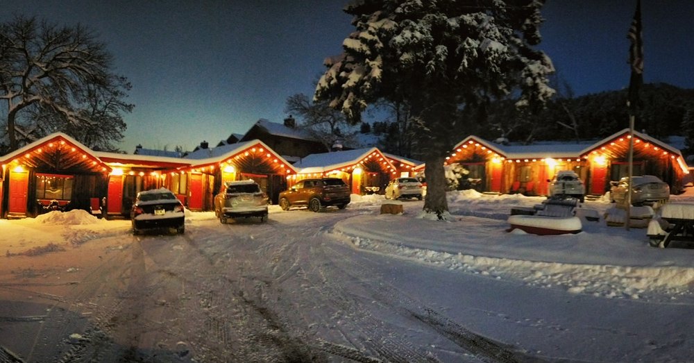 FOOT OF THE MOUNTAIN MOTEL Updated April 2024 112 Photos & 110