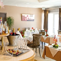 Restaurant de l'Occitan - A table!Un coup d'œil sur notre carte et vous voilà conquis!