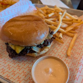 Maplewood Brewery & Distillery - Smashburger - Breweries Near Me - Chicago, Illinois