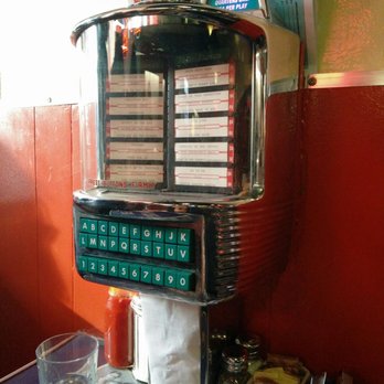 The Templeton - Little juke-box ''it really works'' - Breakfast & Brunch Near Me - Vancouver, British Columbia