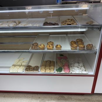 Snowflake Donuts and Bakery - Display cabinet - Bakeries Near Me