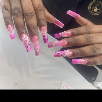 Bella Nails - Henry is amazingggg . Super detailed oriented but quick & efficient. He always understands the assignment! - Nail Salons Near Me - West Milwaukee, Wisconsin