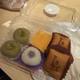 Green tea mochi, mango mochi, blueberry, and two chofu mochi Green tea mochi, mango mochi, blueberry, and two chofu mochi