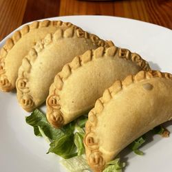 HillTop Bistro and Ice Cream - Delicious "empanadas" with different varieties