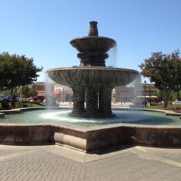 A very beautiful fountain here! A very beautiful fountain here!