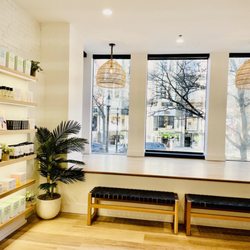 Skin Laundry - Newbury Street - Front of House Area