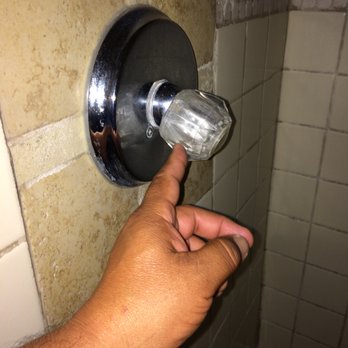 Jerry's Motel - Loose shower handle, potential burn hazard with not being able to turn hot water on or off appropriately. - Hotels Near Me - Oakdale, California Jerry's Motel - Loose shower handle, potential burn hazard with not being able to turn hot water on or off appropriately. - Hotels Near Me - Oakdale, California